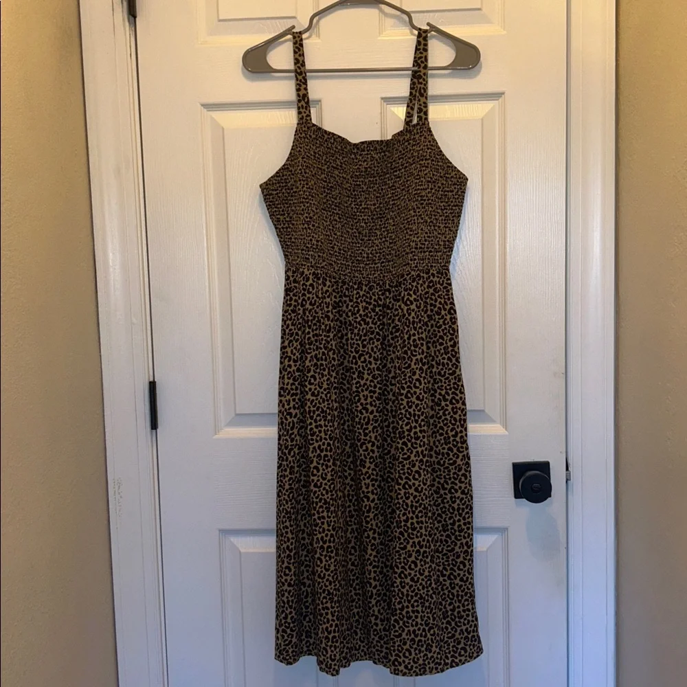 Old Navy Fit & Flare Smocked Cami Midi Leopard Print Sundress (w/Pockets!) - Picture 2 of 10